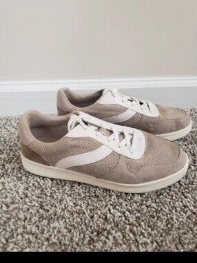Old Navy Sz 9 Soft-Brushed Faux-Suede Sneakers